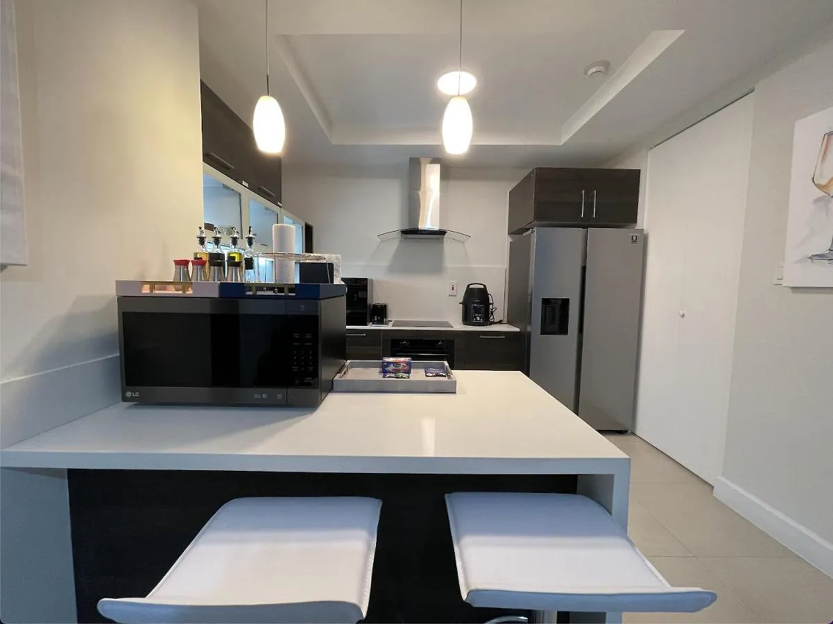 Luxury High-Rise Smart Condo At Parkhurst 1. Jamaika