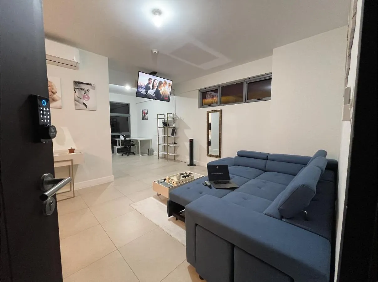 Luxury High-Rise Smart Condo At Parkhurst 1. Daire Kingston