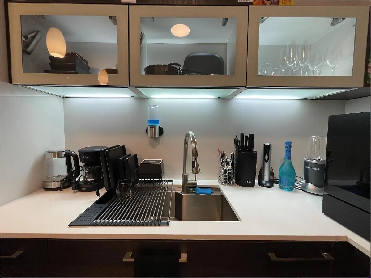 Luxury High-Rise Smart Condo At Parkhurst 1.